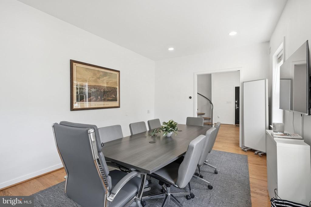 1058 30TH NW