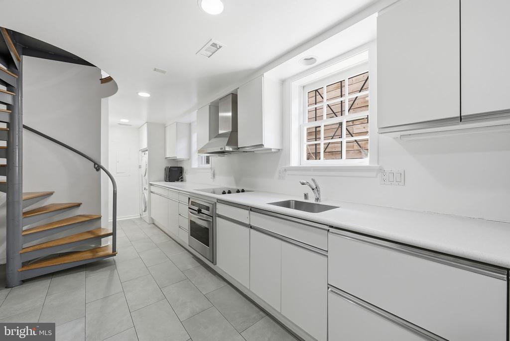 1058 30TH NW
