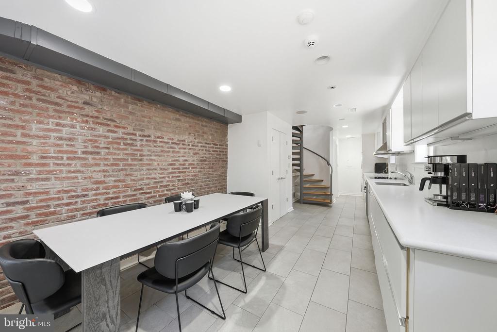 1058 30TH NW