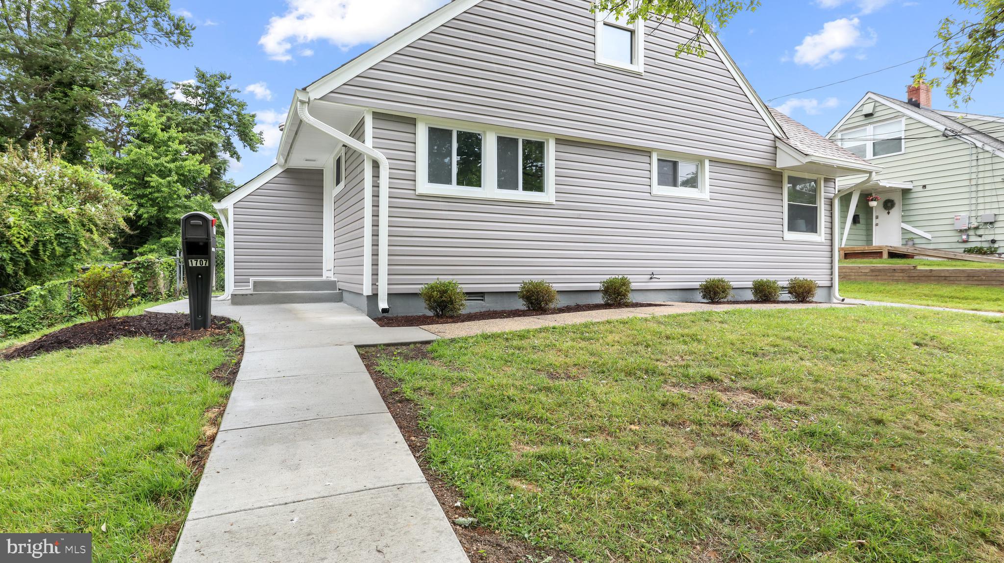 1707 GRANDIN AVENUE