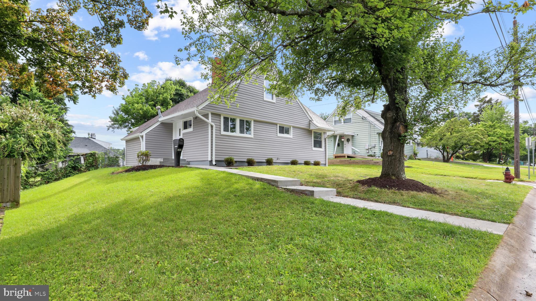 1707 GRANDIN AVENUE