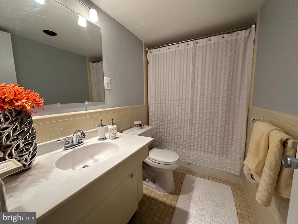 5101 RIVER ROAD Unit: 1711