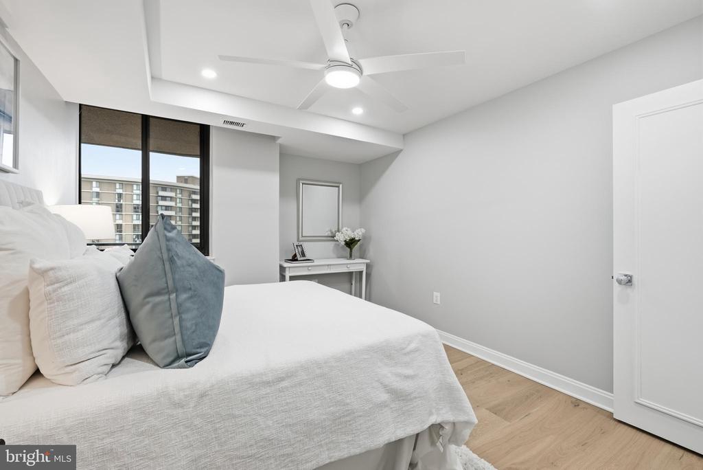 4550 N PARK AVENUE Unit: 807