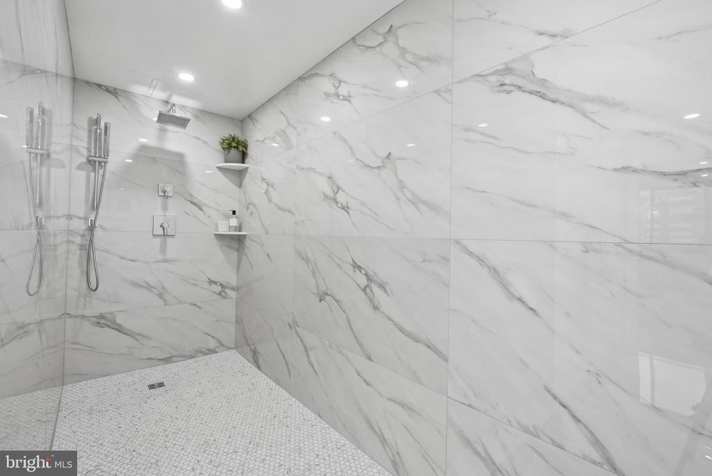 4550 N PARK AVENUE Unit: 807