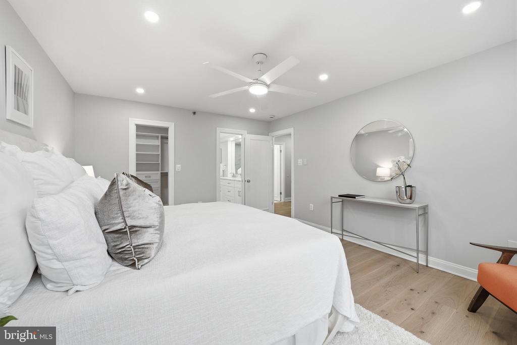 4550 N PARK AVENUE Unit: 807