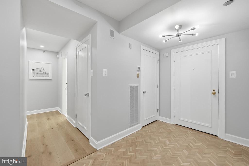 4550 N PARK AVENUE Unit: 807