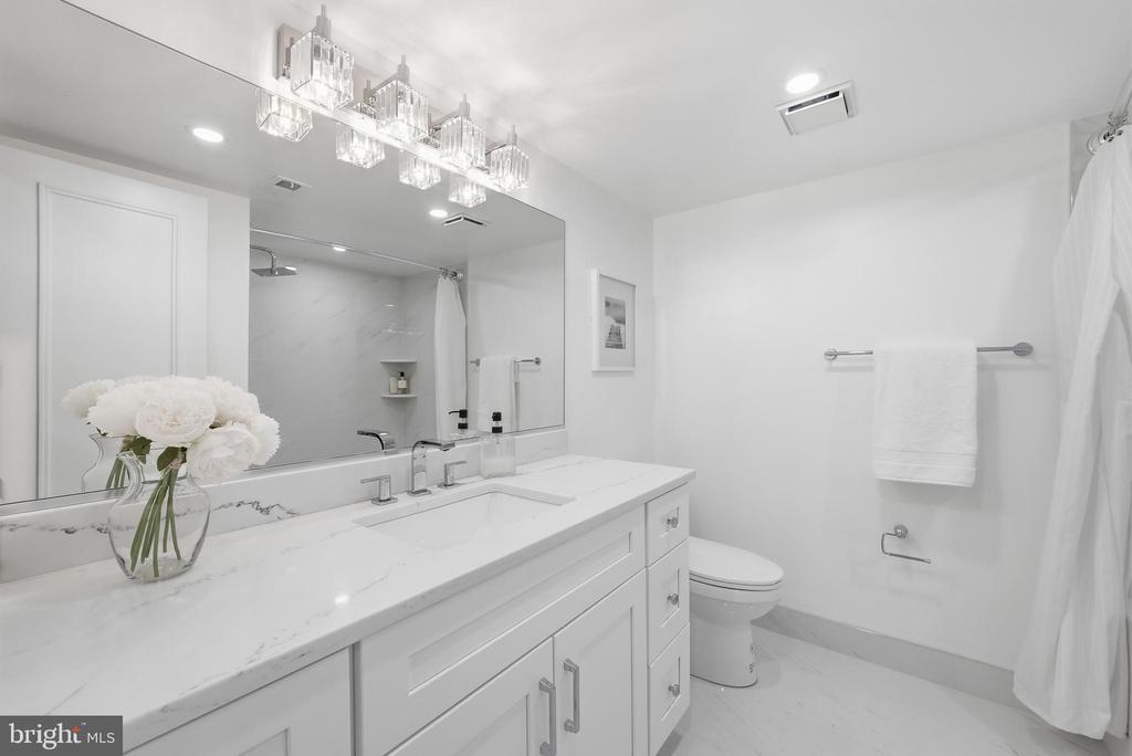 4550 N PARK AVENUE Unit: 807