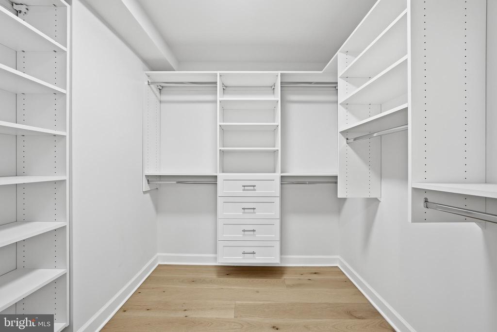 4550 N PARK AVENUE Unit: 807