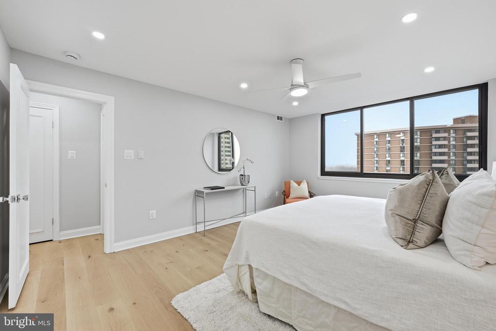 4550 N PARK AVENUE Unit: 807