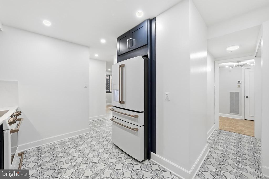 4550 N PARK AVENUE Unit: 807