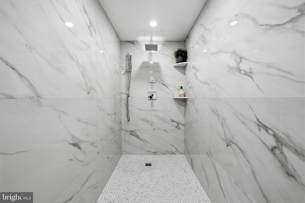 4550 N PARK AVENUE Unit: 807