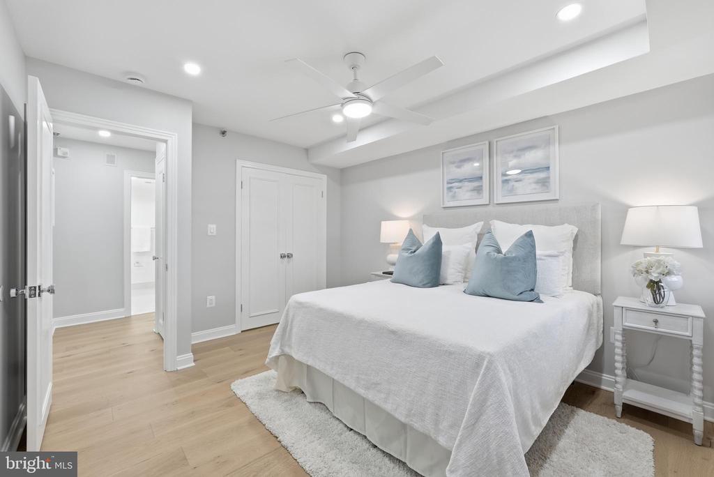 4550 N PARK AVENUE Unit: 807