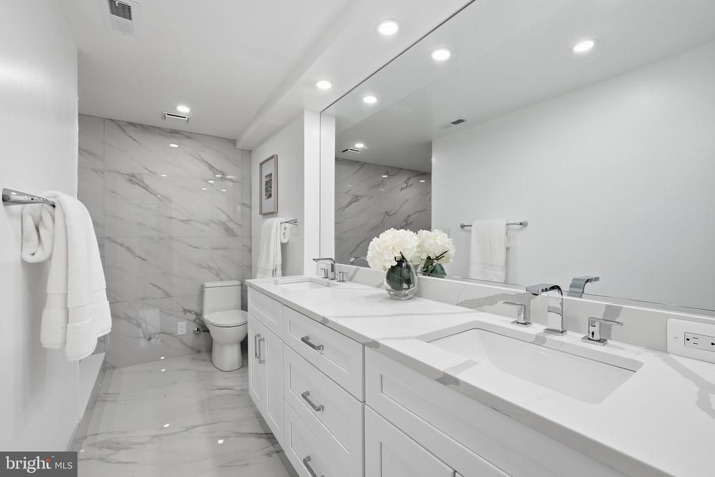 4550 N PARK AVENUE Unit: 807