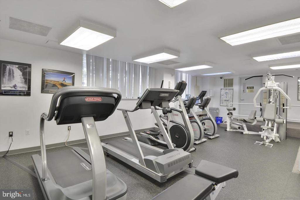 4550 N PARK AVENUE Unit: 807