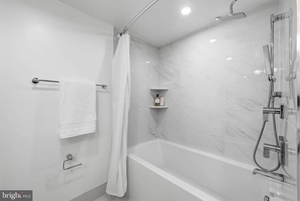 4550 N PARK AVENUE Unit: 807