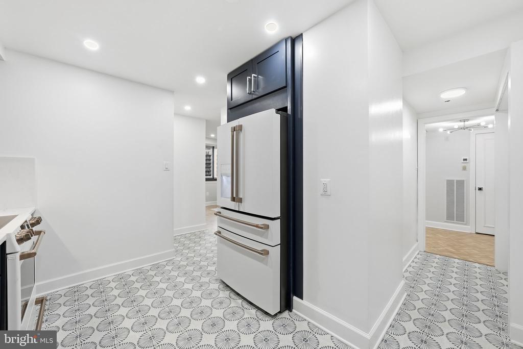 4550 N PARK AVENUE Unit: 807