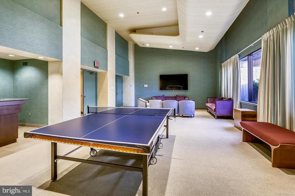 4550 N PARK AVENUE Unit: 807