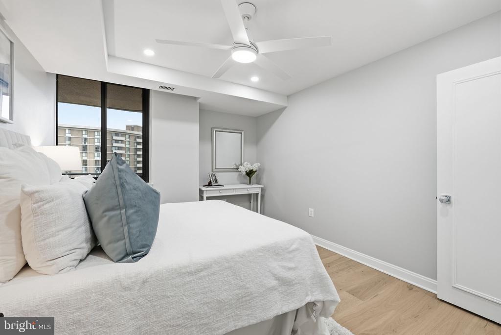 4550 N PARK AVENUE Unit: 807