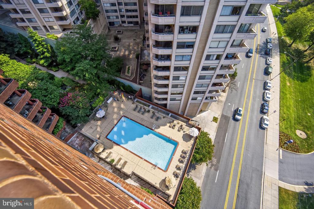 4550 N PARK AVENUE Unit: 807