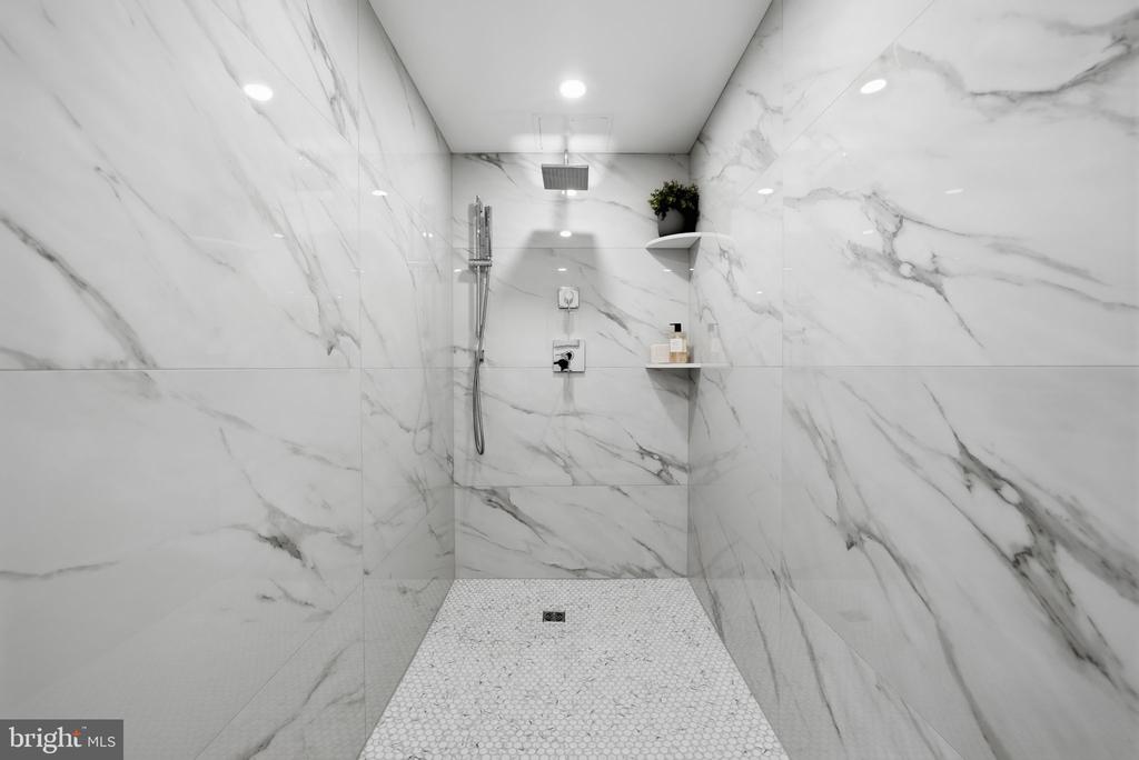 4550 N PARK AVENUE Unit: 807