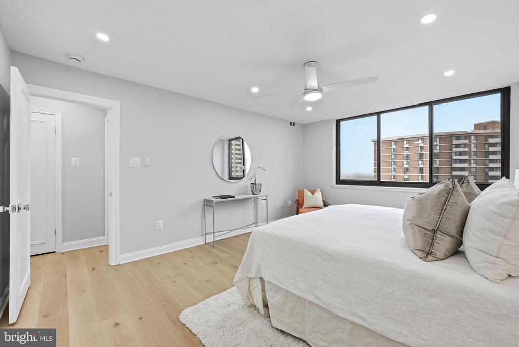 4550 N PARK AVENUE Unit: 807