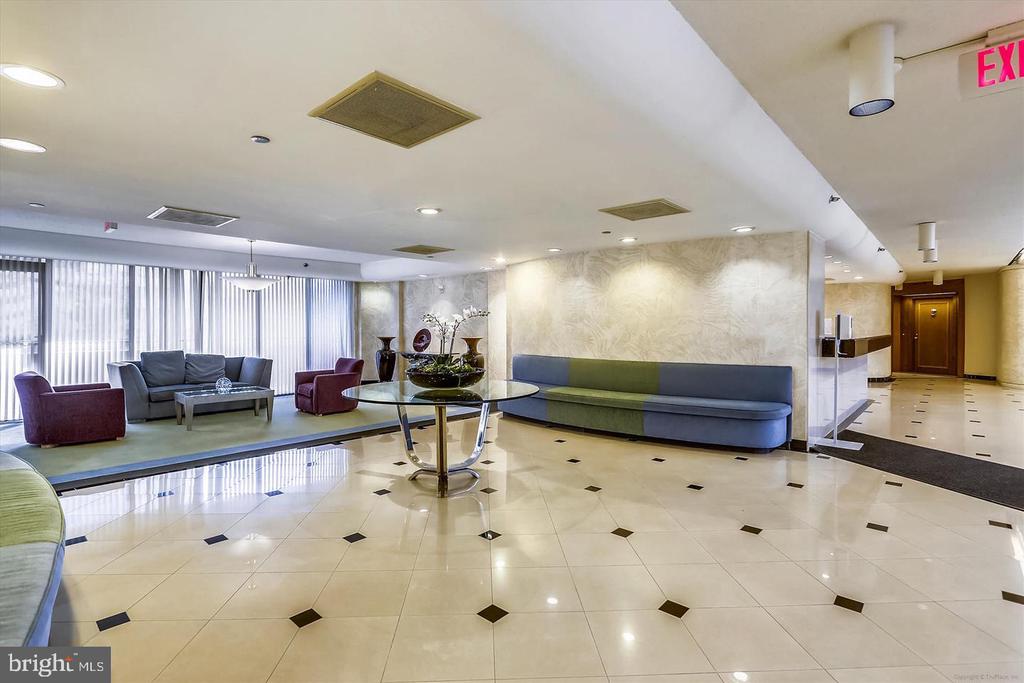 4550 N PARK AVENUE Unit: 807