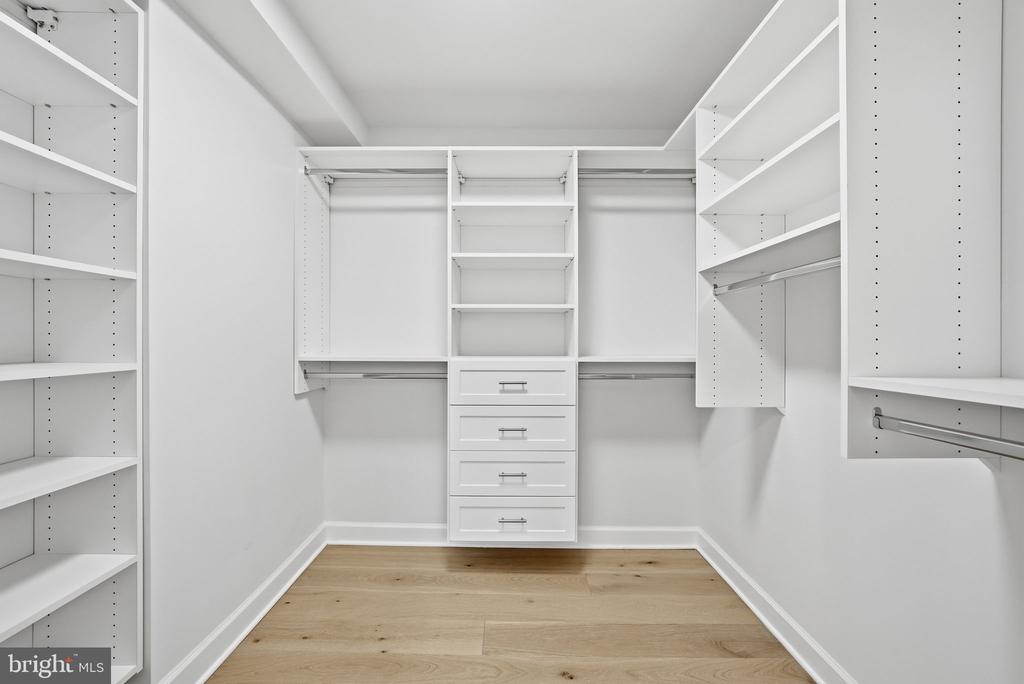 4550 N PARK AVENUE Unit: 807