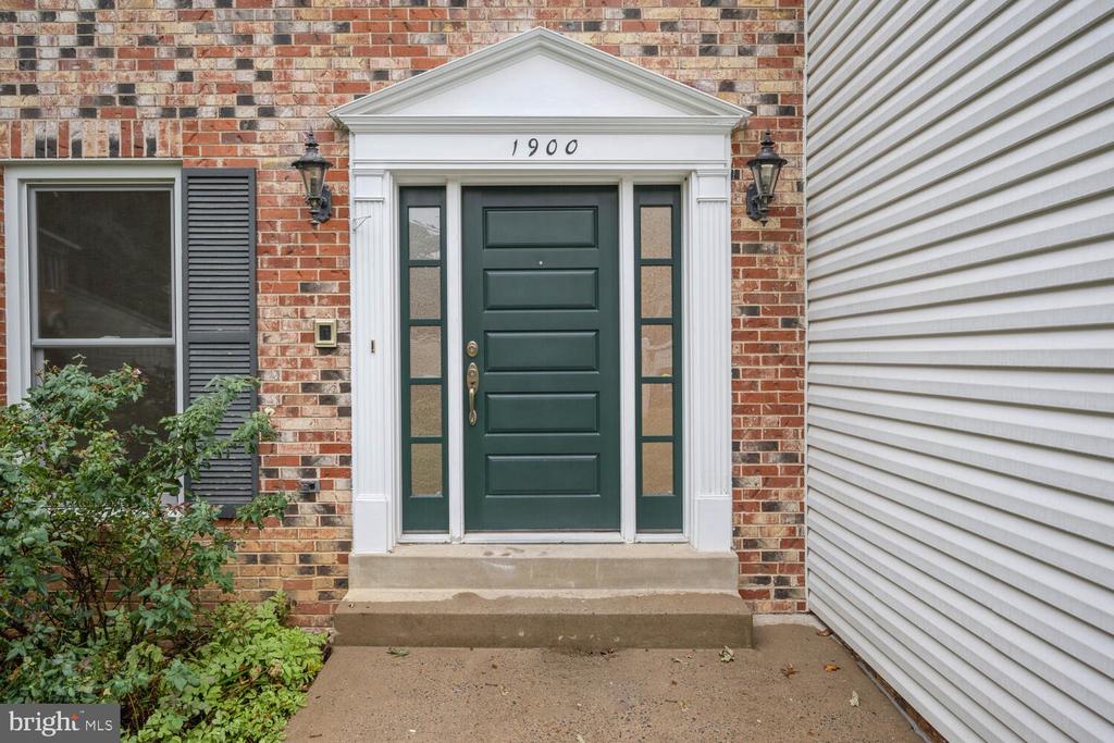 1900 Miracle Ln