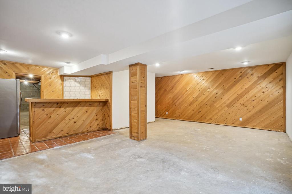 1900 Miracle Ln
