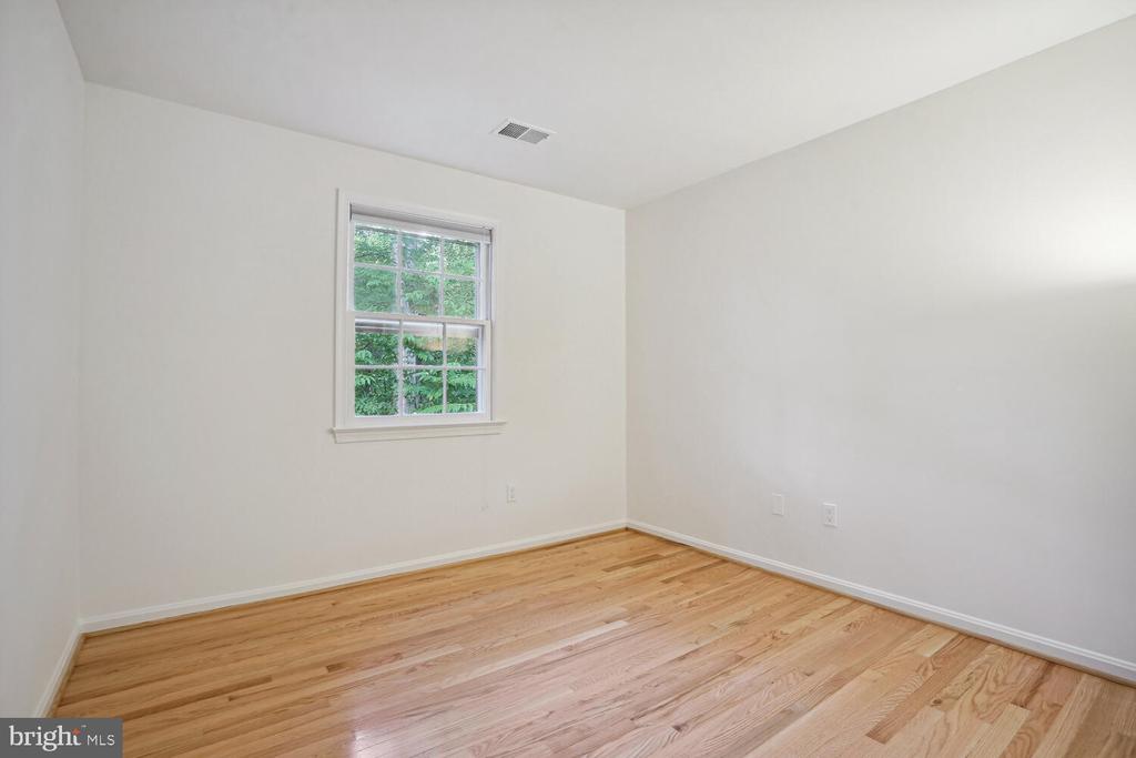 1900 Miracle Ln
