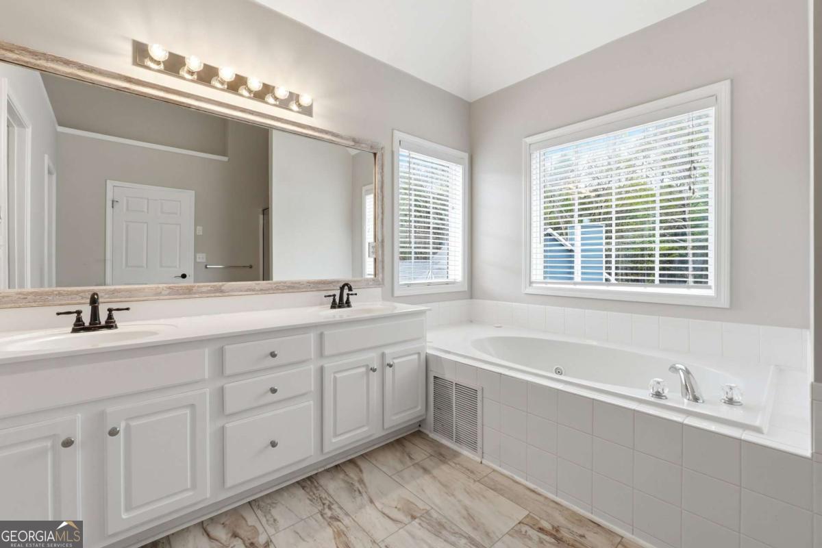 2328 Coinsborough Way