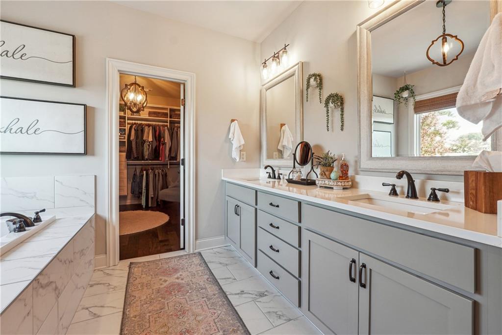 7111 Lake Edge Drive