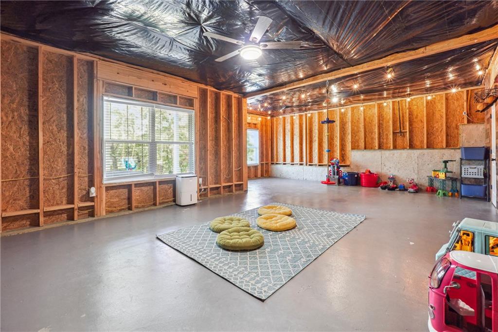 7111 Lake Edge Drive