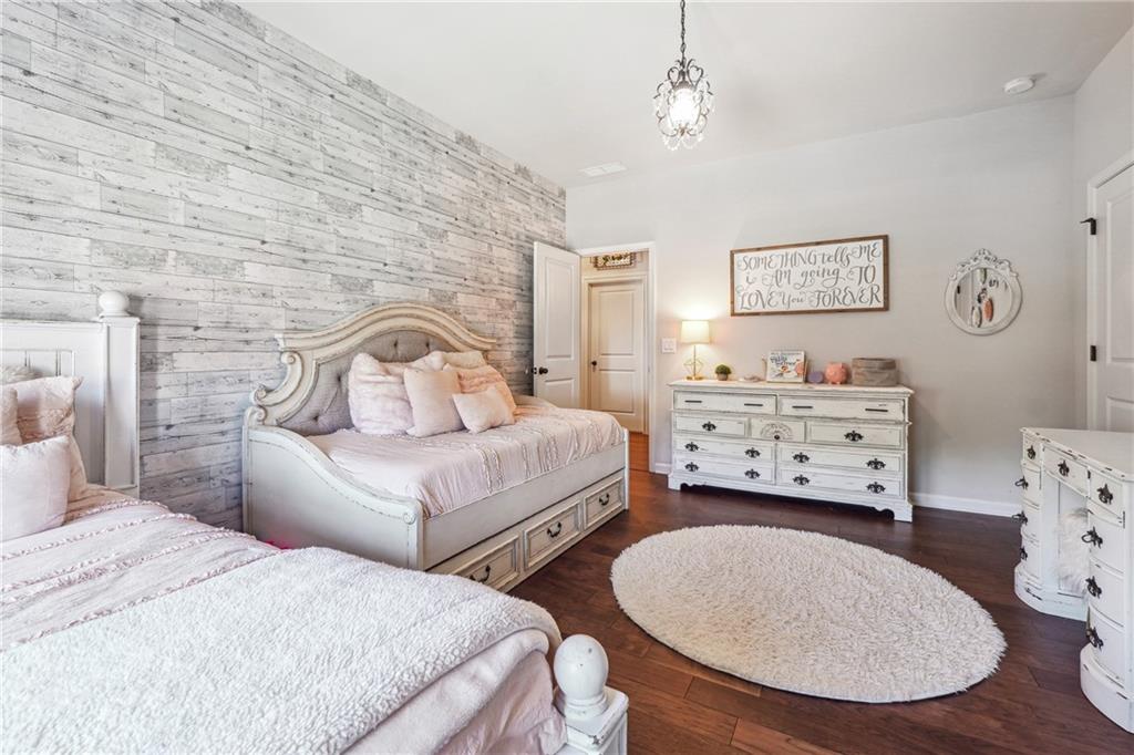 7111 Lake Edge Drive