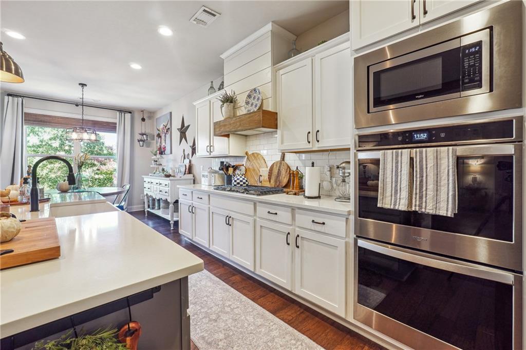 7111 Lake Edge Drive