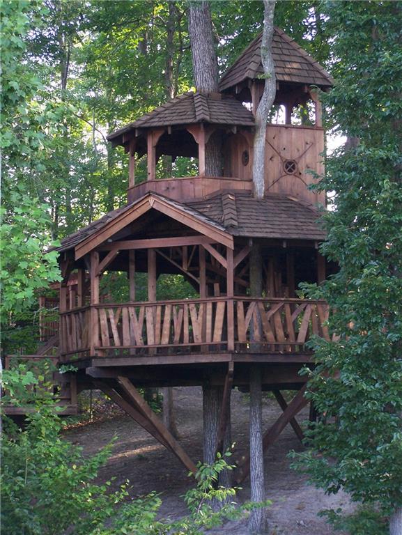 7111 Lake Edge Drive