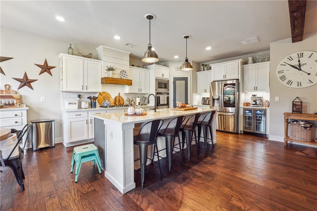 7111 Lake Edge Drive