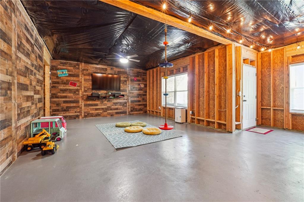 7111 Lake Edge Drive