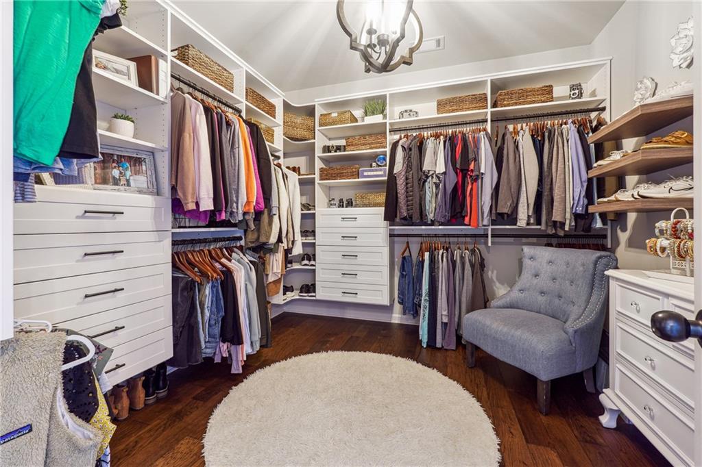 7111 Lake Edge Drive