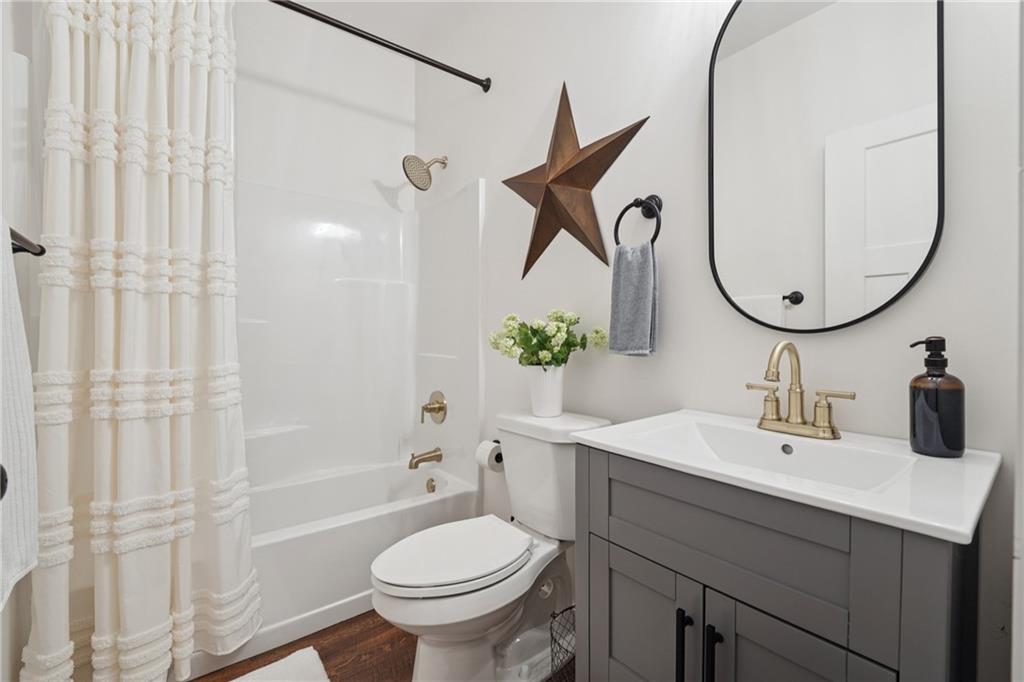 3332 Holly Glen Drive