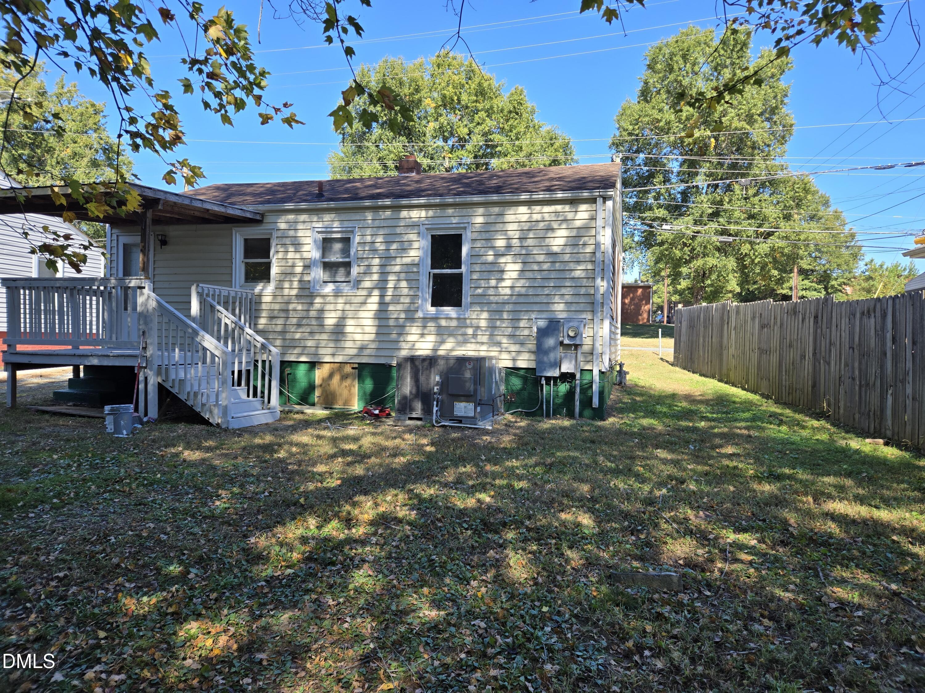 102 W Parker Street, Graham