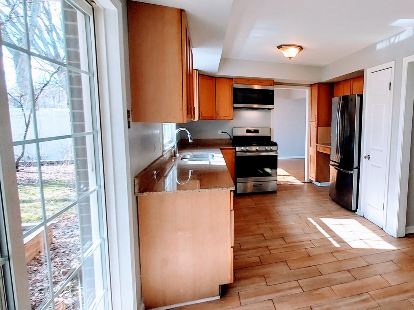 2944 Macfarlane Crescent