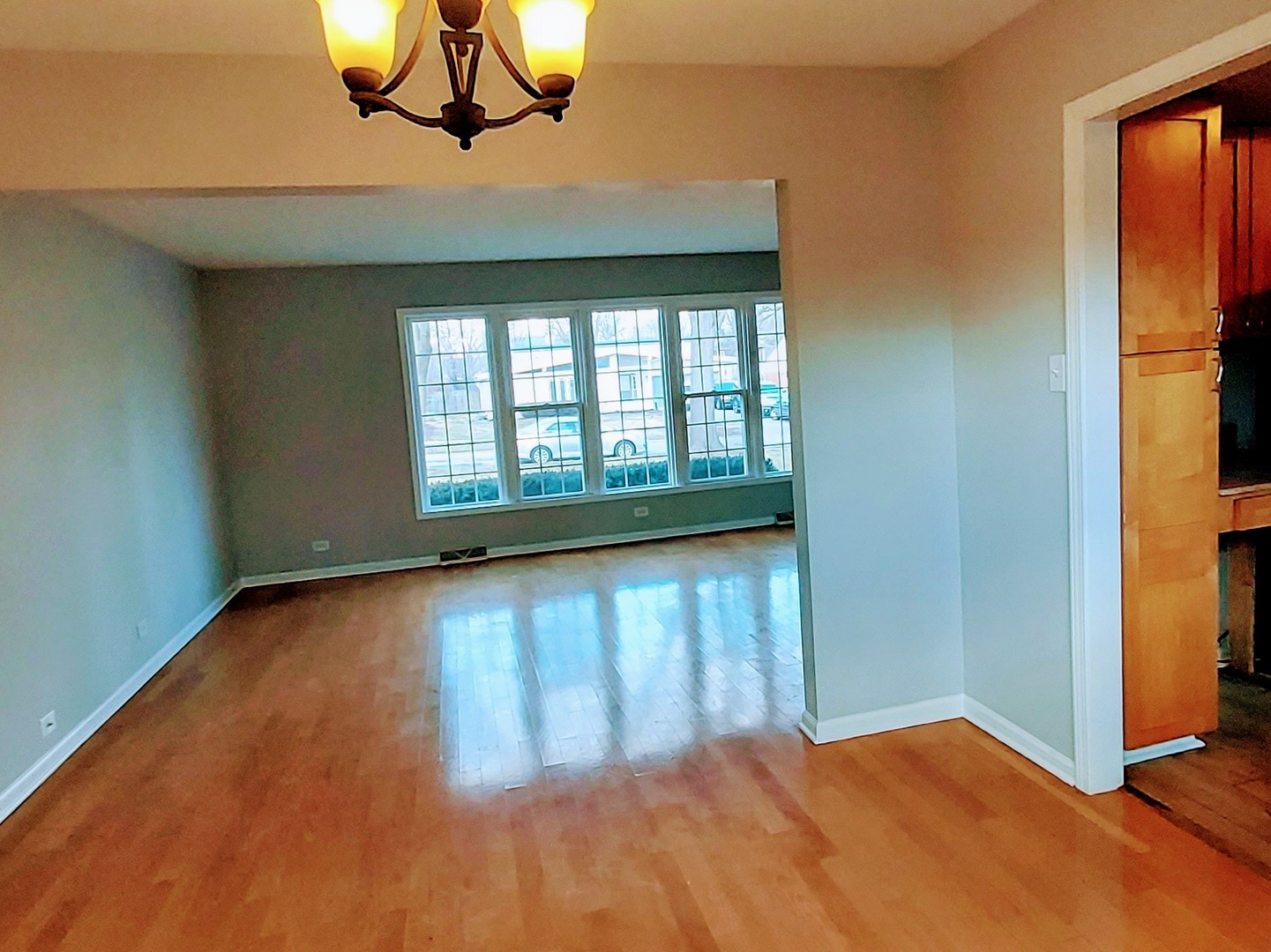 2944 Macfarlane Crescent