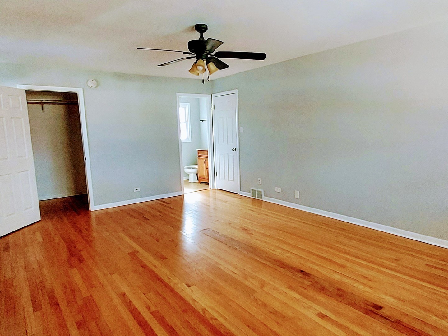 2944 Macfarlane Crescent