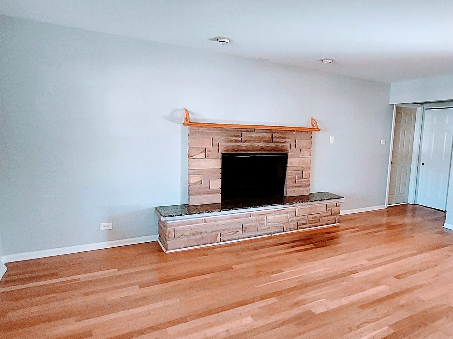 2944 Macfarlane Crescent