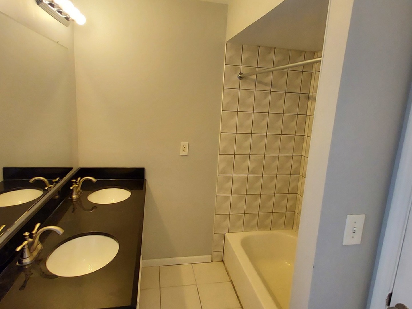 2944 Macfarlane Crescent