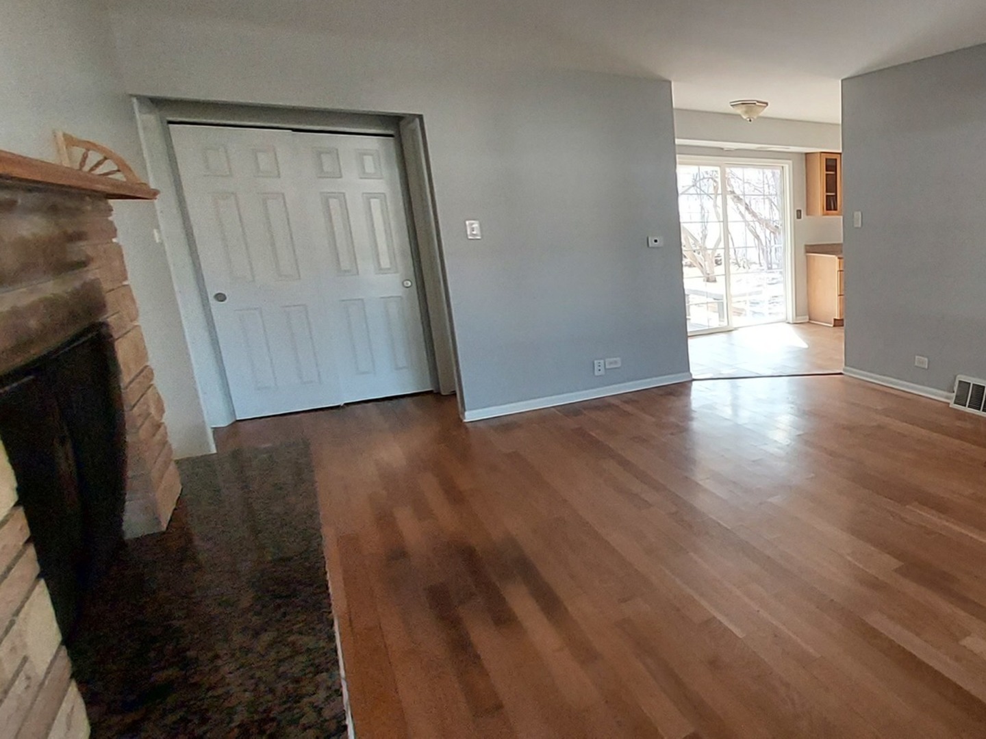 2944 Macfarlane Crescent