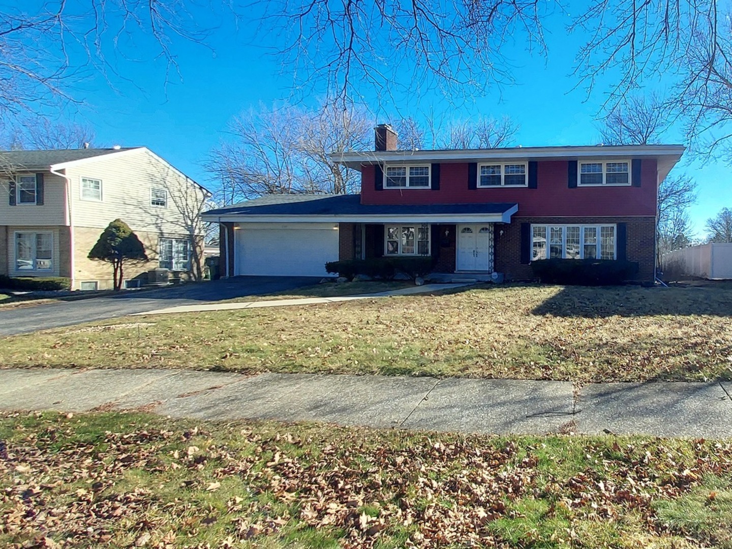 2944 Macfarlane Crescent