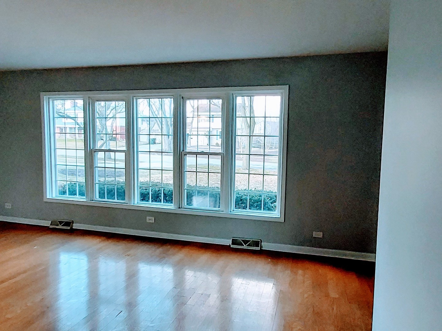 2944 Macfarlane Crescent