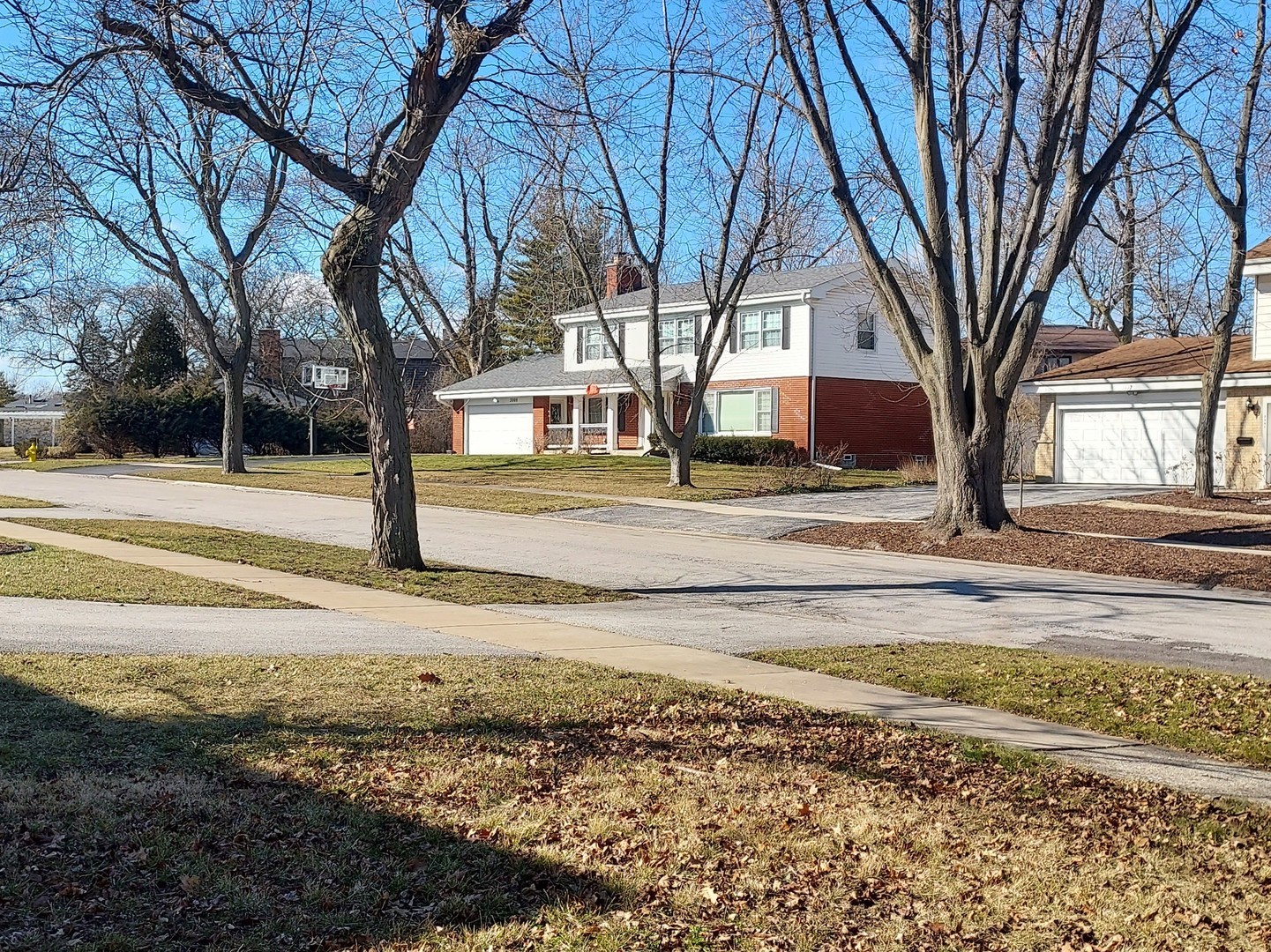 2944 Macfarlane Crescent